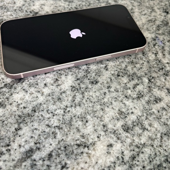 EUC IPHONE 13 - Picture 4 of 10